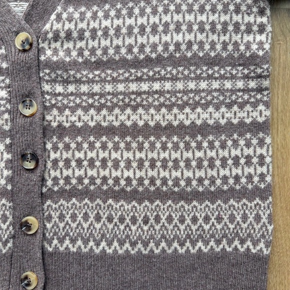 100% Lambswool WoolOvers V-Neck Cardigan - Picture 6 of 10